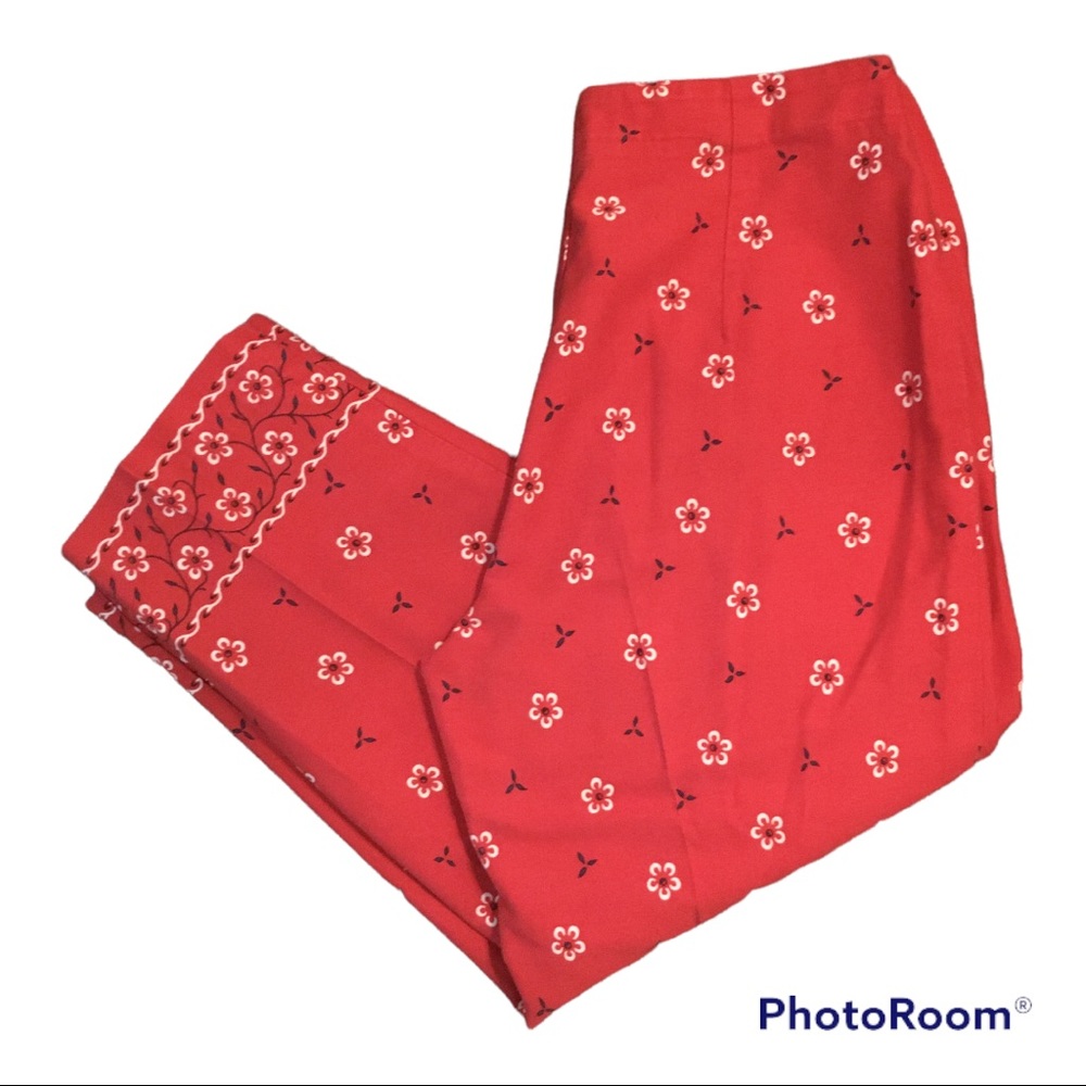 Real Comfort | Women’s Capris | Size 4 | Red w/Floral Print